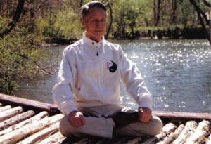 Master Jou, Tsung-Hwa meditating in the bridge at the Tai Chi Farm